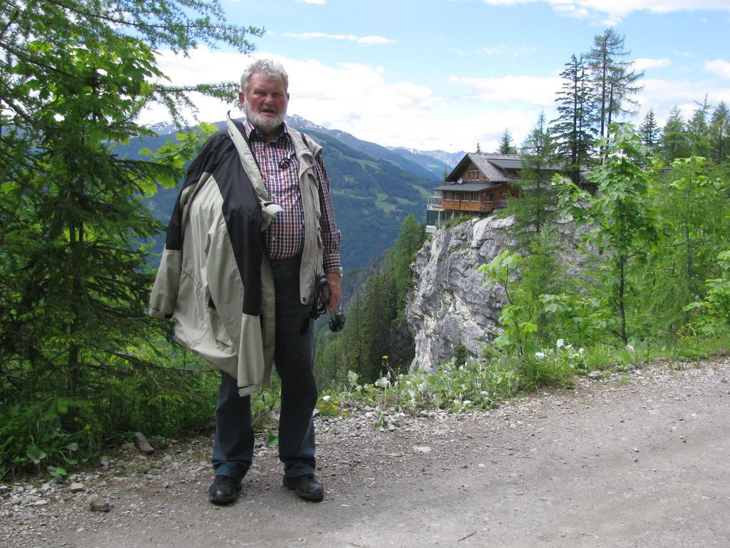 Готель Haus Eder Burgi Nikolsdorf Екстер'єр фото